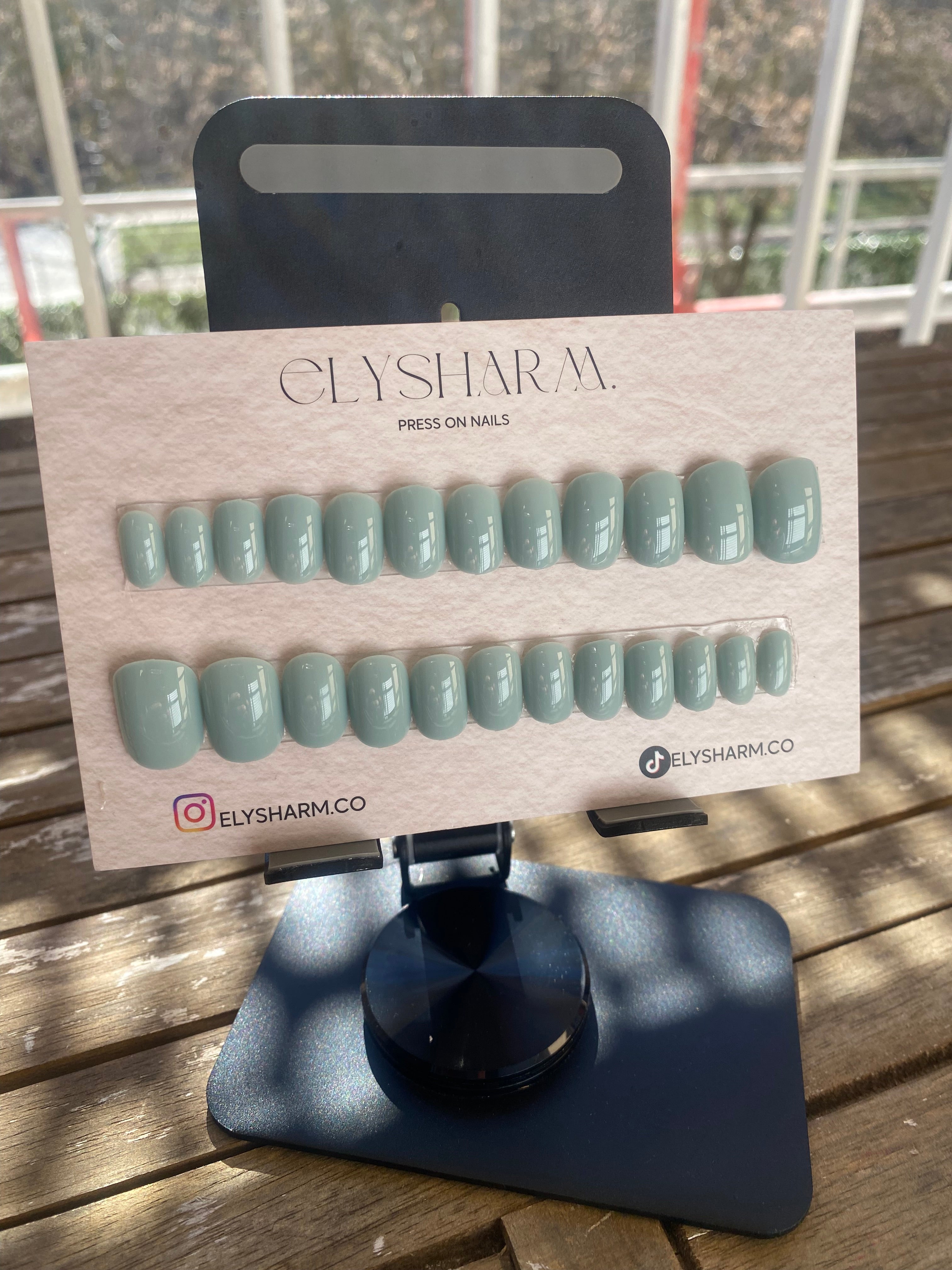 Olympe – Vert Sauge | Press-on Nails